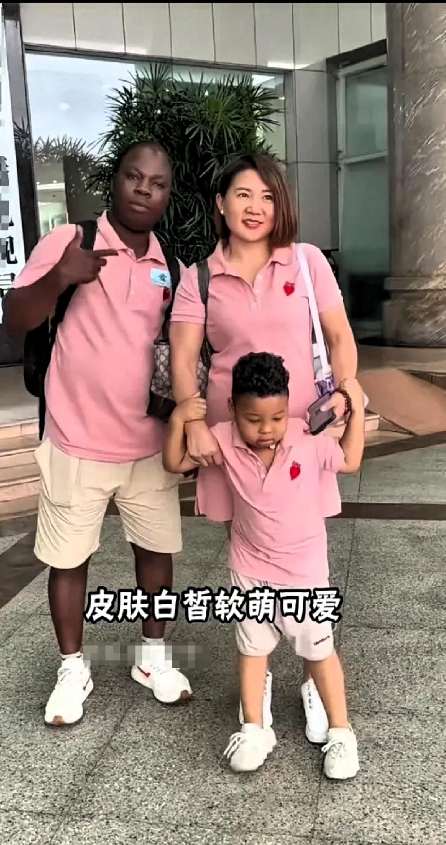 看样子找个非洲老公过着三口之家挺幸福的？既然嫁给非洲人为什么不跟他到国外生活，