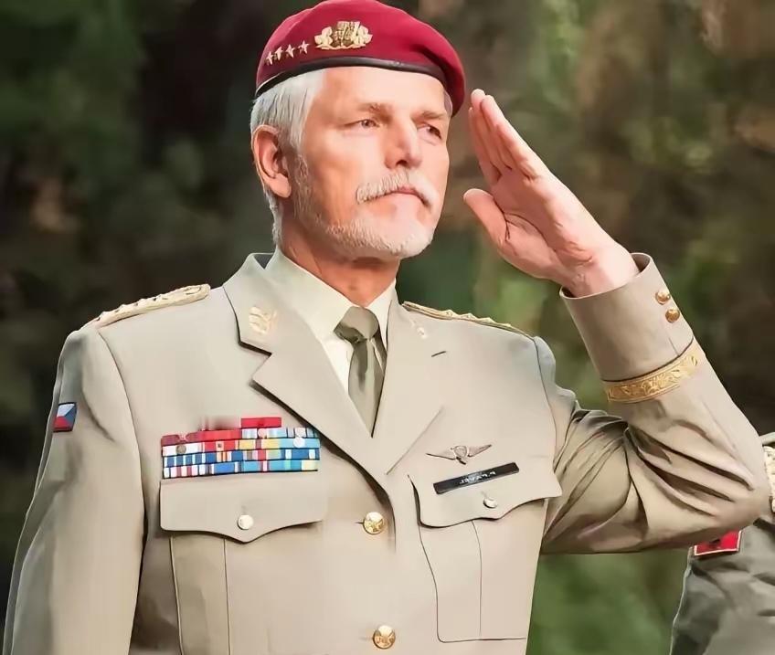 捷克扛不住了！在捷克总统帕维尔被我们“拉黑”，冻结交往之后，捷克现在主动对我们示