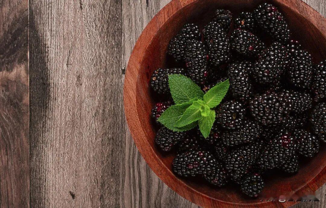 现在连水果都讲“代”了？苹果梨桃那是老前辈，算“1G”；后来的草莓、猕猴桃算“2