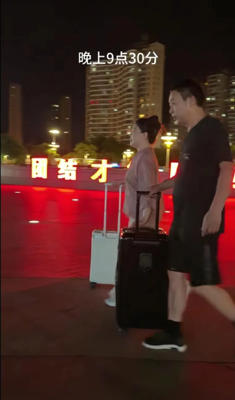 许妈姚爸绝地反击的大幕已悄悄拉开，收网信号越来越强。许妈的每一个动作否牵动着无
