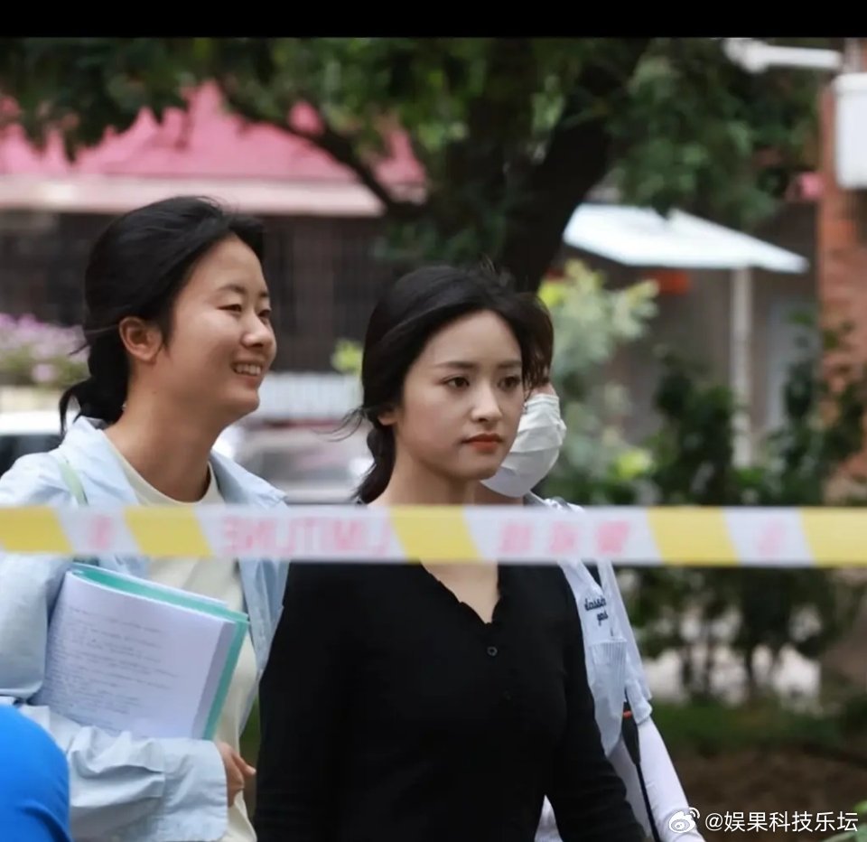 沈月和素人在一起真的不好认，很普通了