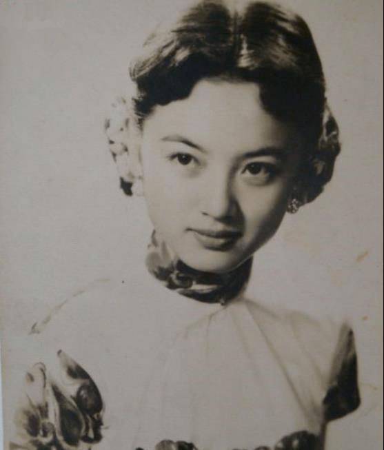 1935年，一名妓女对着37岁的张伯驹跪求：“我是清白之身，求你带我走！”她跪在