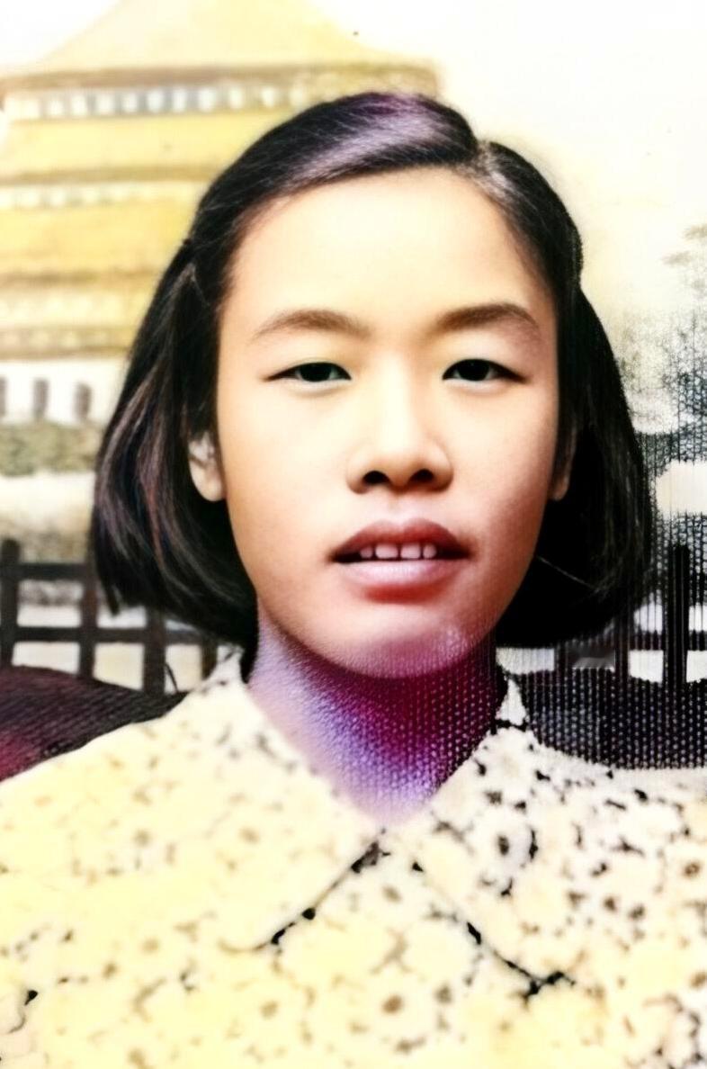 1949年，渣滓洞的血腥屠杀现场，特务们把盛国玉等革命志士赶进阴暗的刑房，突然举