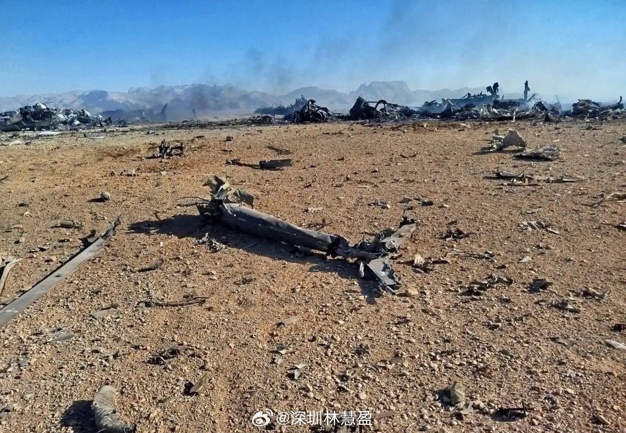 残骸现场又有新发现！在两架被炸烂的C130运输机残骸现场，还发现了一架直升机的旋