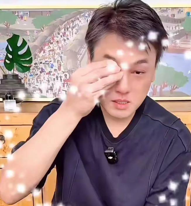 终于又看到娱乐圈有人替汪小菲正面说话了！朱孝天在直播中说，他希望麻六记能多多