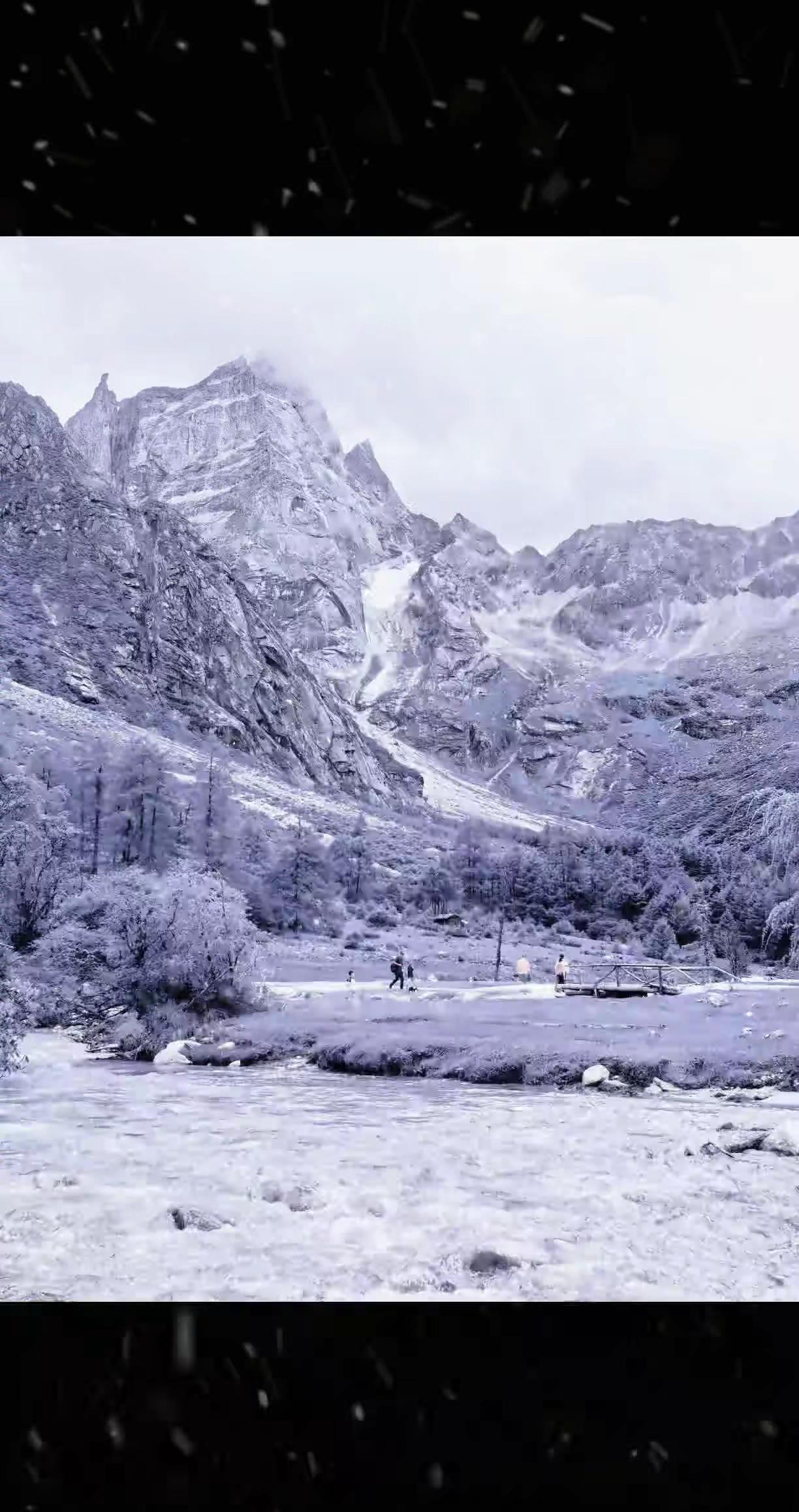 雪山岁月沧桑，才知岁月无恙，人生已半，时光亦不语，阅尽风雪寒霜，又将一春！