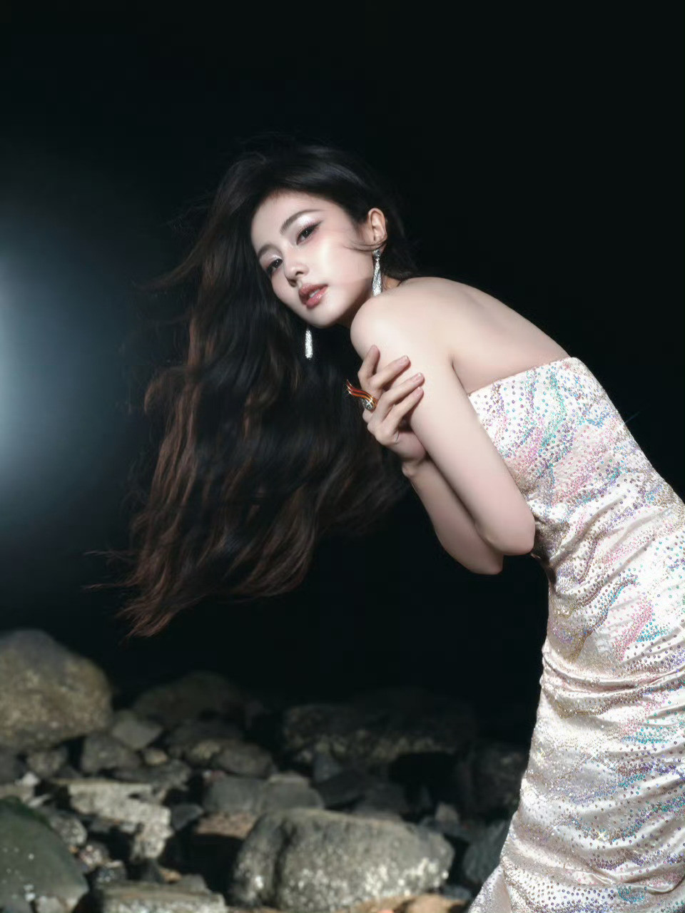 白鹿星光大赏的第3套造型，上身RahulMishra2025秋冬高定！白鹿