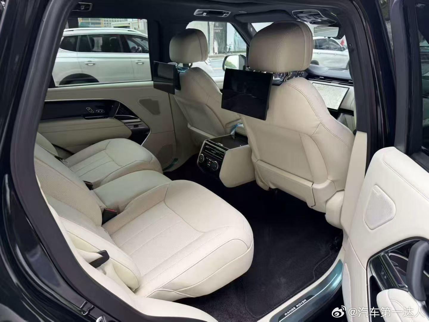 路虎揽胜创世加长版25年9月上牌行驶3000公里​​​