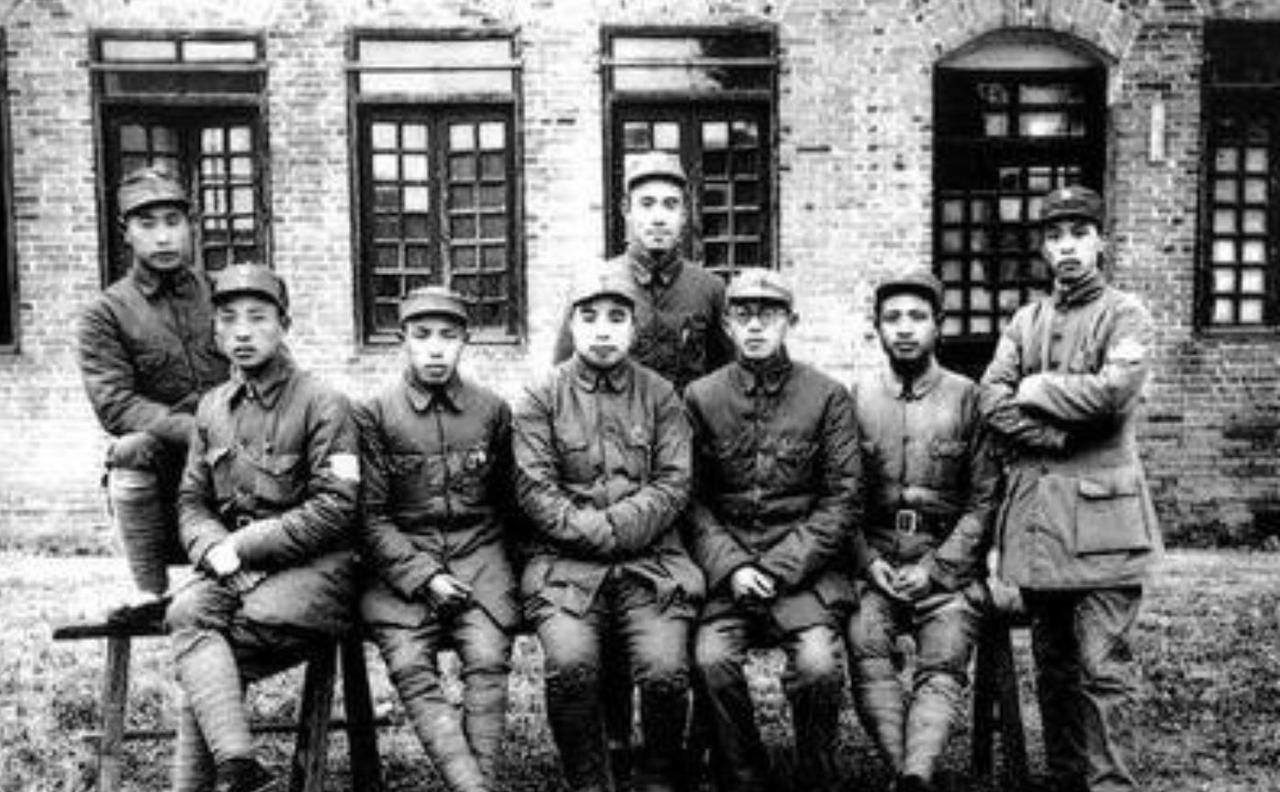 1943年，新四军第2师政治部的1位女干部举报：“7师政委的老婆就是潜伏特务，在