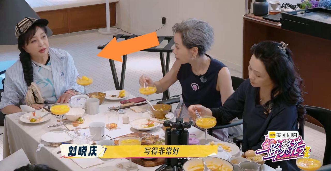 一听刘晓庆这话的开头，叶童就是忍不住盯着聆听其中的原委。有些网友不理解7