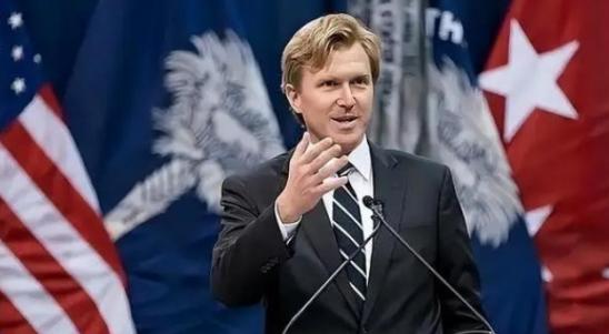 美国还是有头脑清醒的人的，美鹰派专家科尔比告诫美国人：别上俄、印、欧的当了，如果