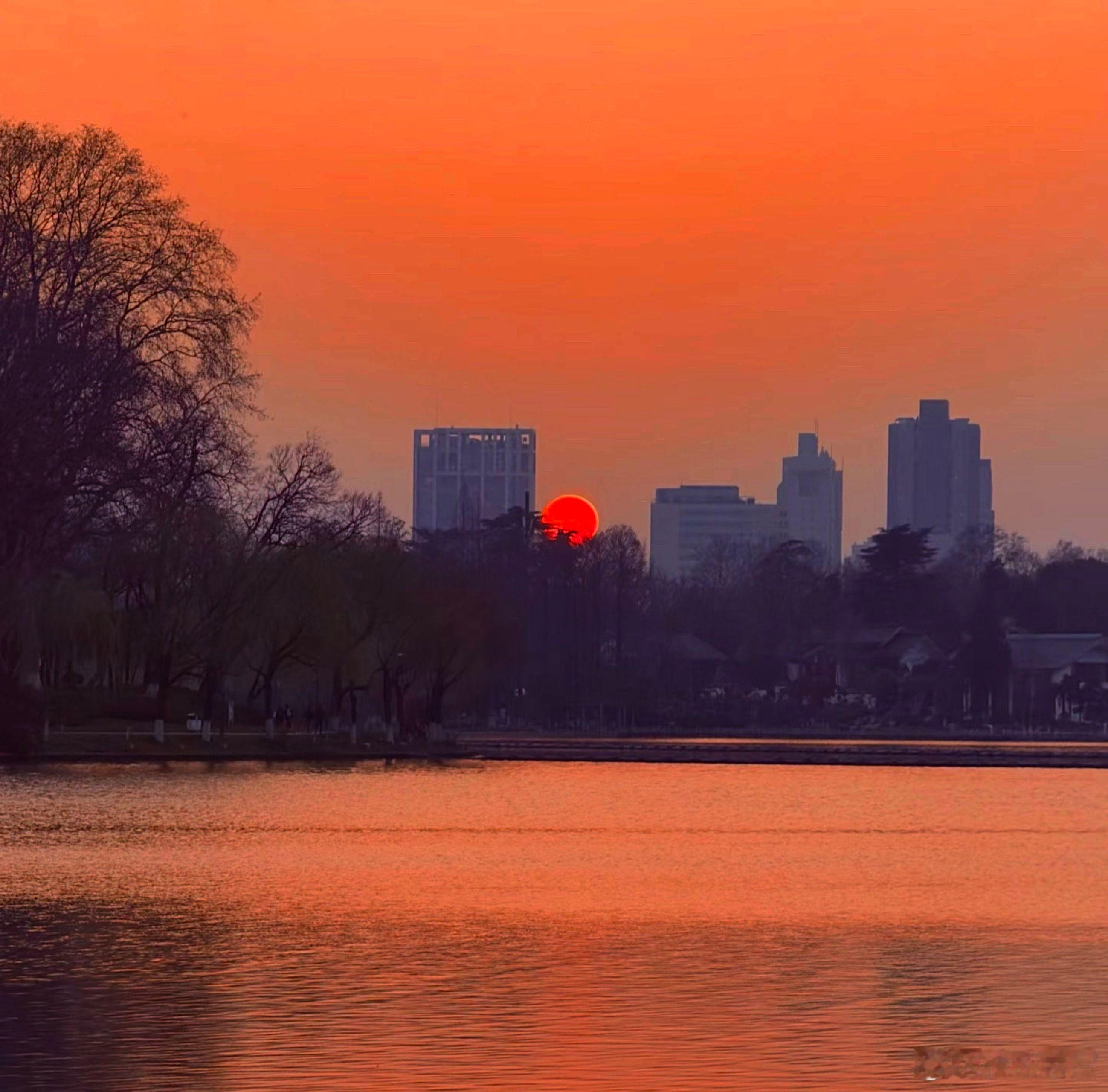 随手拍经历让你看透人心教训让你读懂人性有些河趟过去方知深浅有些人处过了才知