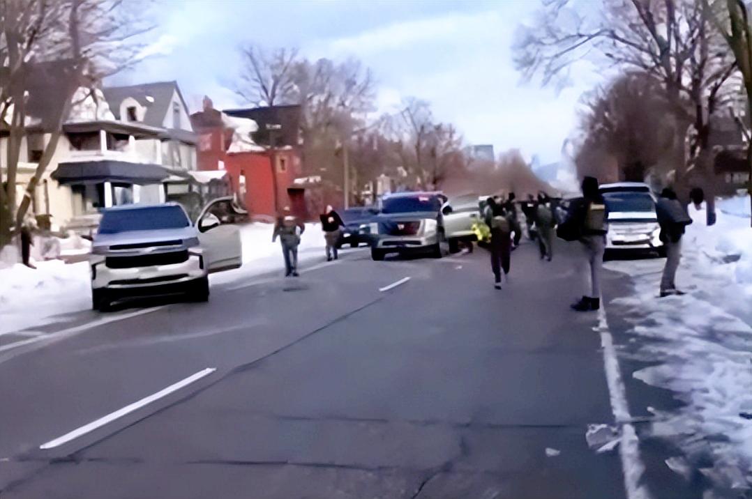 美国俩大佬被查了！美国明尼苏达州就闹出了大动静，州长和明尼阿波利斯市的市长这俩民