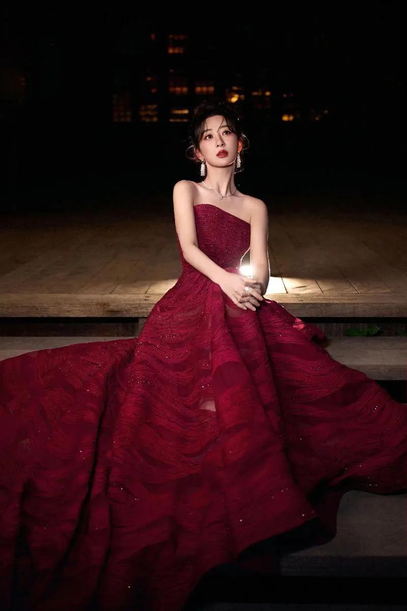 杨紫突然官宣结婚?网友:她的
