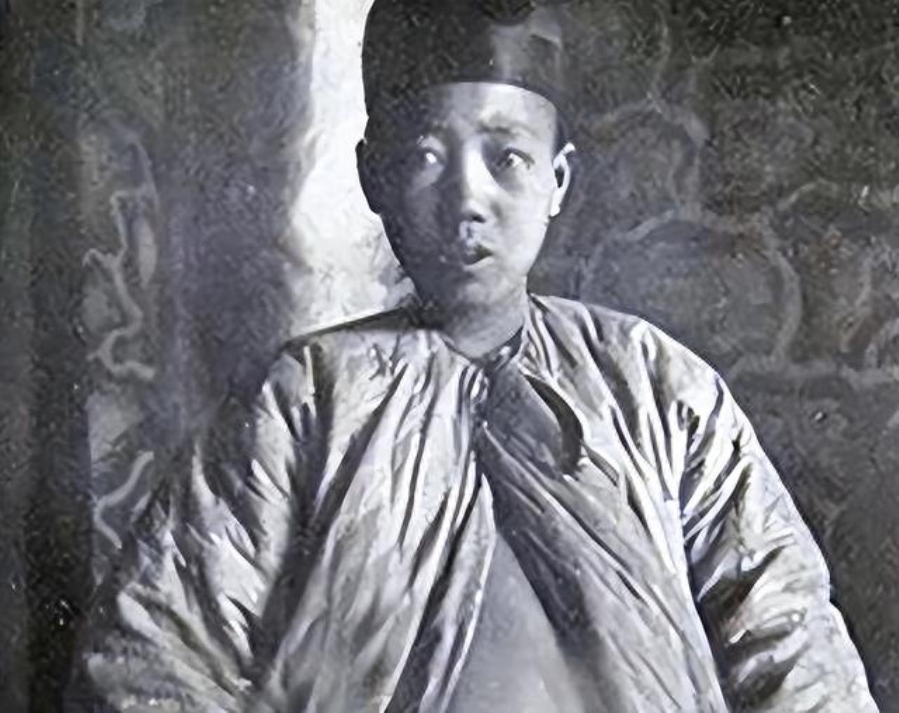 清朝太监曾回忆，妃子沐浴时很少自己动手，也不会特意回避身边的太监，这让他们感到很