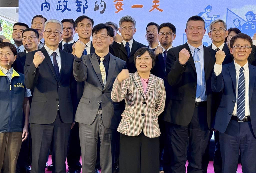 民进党当局解散“中华鲲鹏会”，处分理由曝光新党副主席李胜峰创立的中华鲲鹏会推动
