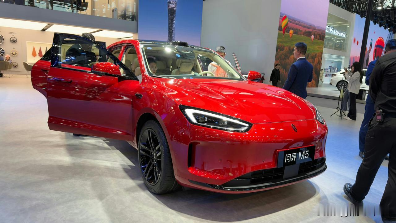 问界M5和M7该选哪个，得看需求。问界M5是中型SUV，指导价24.98-2