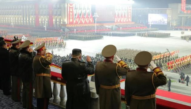 乌克兰称朝鲜阅兵是一场闹剧，至少有6000名对乌作战的“库尔斯克老兵”缺席。