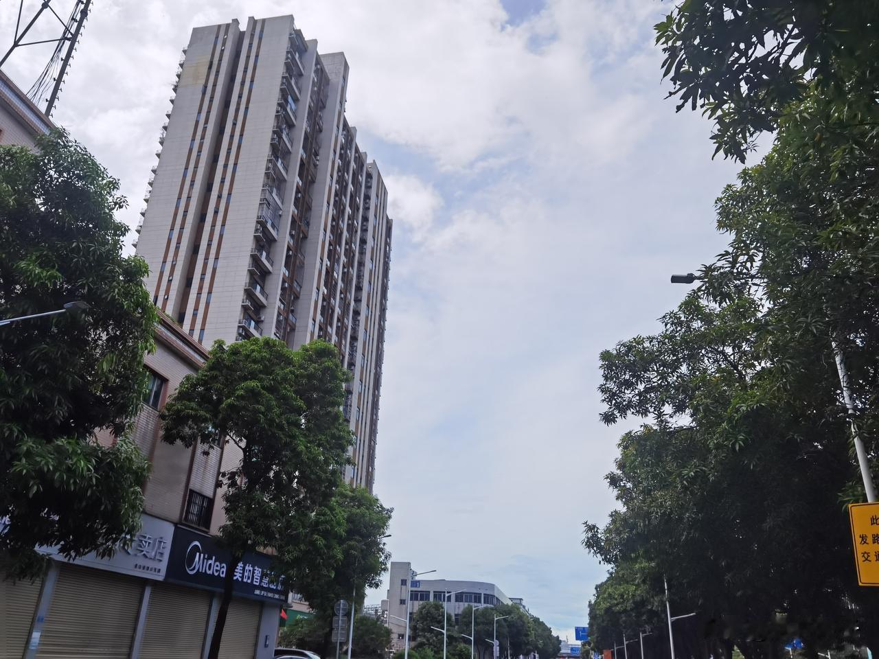 老杜儿媳妇在第一时间拿许敏卖假牛肉说事，老杜近日直播又拿假牛肉炒冷饭，许敏