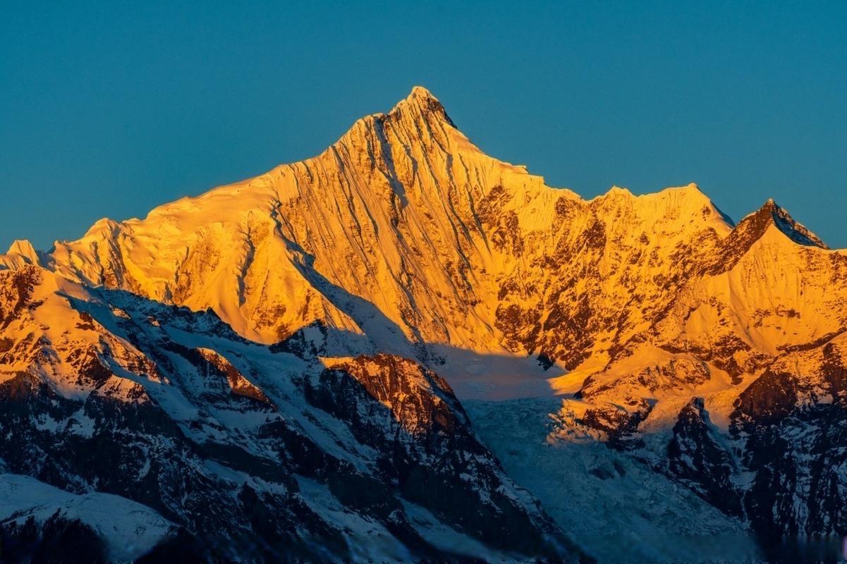 【在4700米海拔，卸下名字的重量】当李现说“我不叫李现”时，山听见了真名。