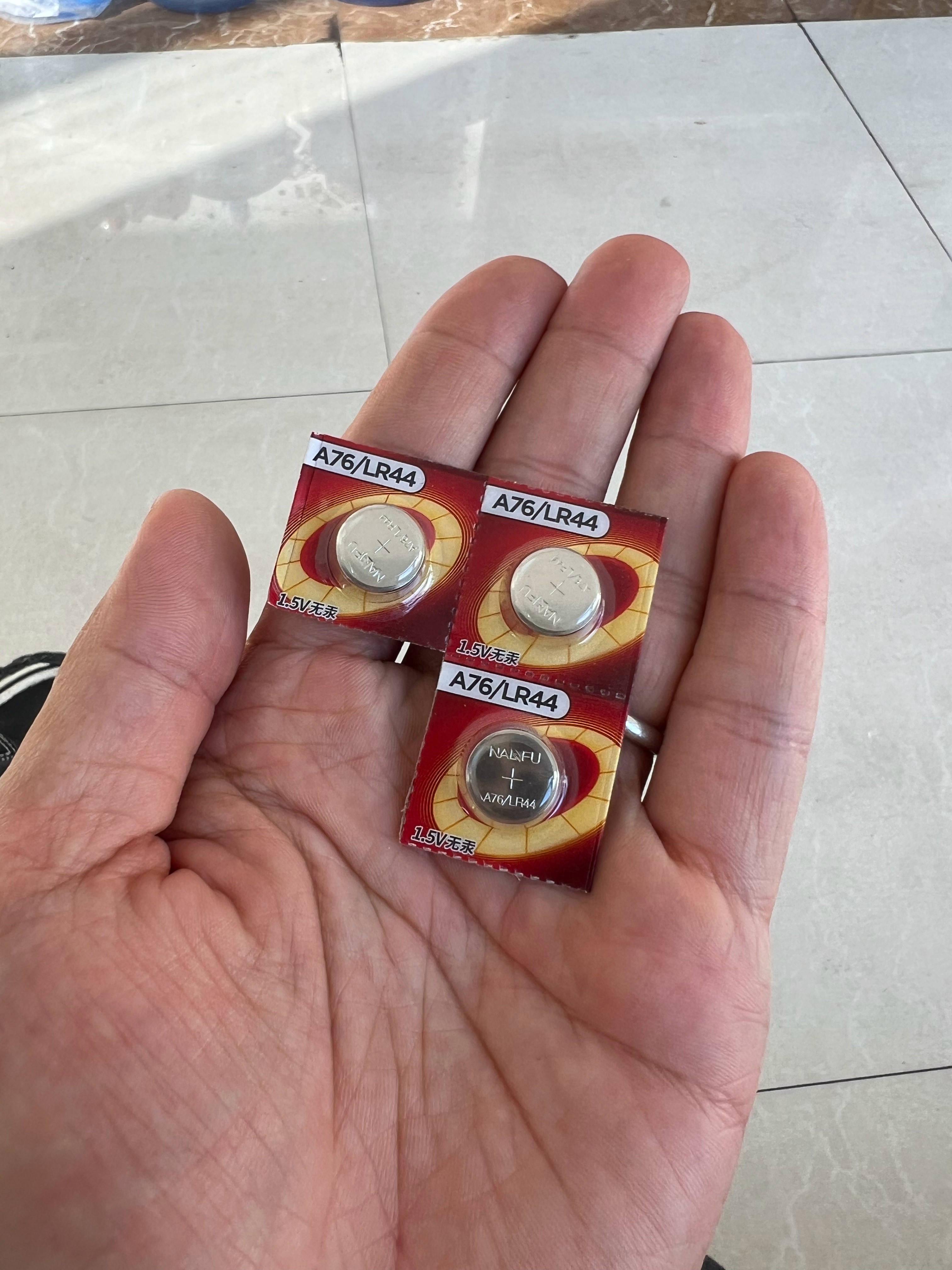 家里的胎压计没电了，拆开是这种纽扣电池我去问了问，松下的要10块一颗，三颗就要3