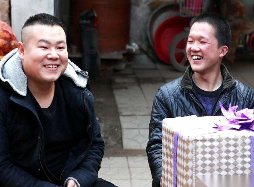 电话一响，张嘴五万，说老娘病了。小岳啥也没说，直接挂了。狠吗？可就在几个月