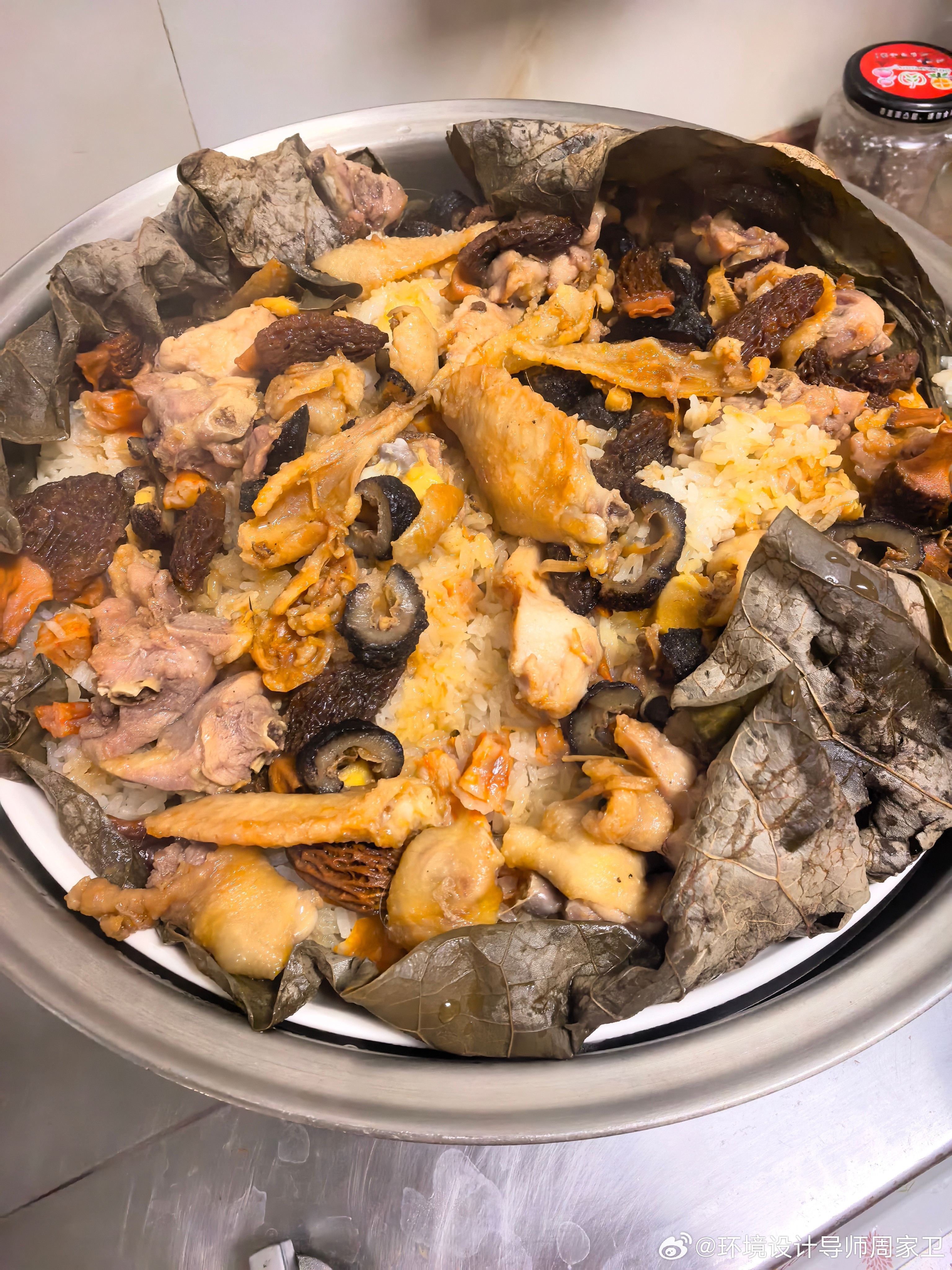 鸡胸肉剁碎蒸茄瓜。羊肚菌、海参、鸡、大虾干荷叶糯米饭...