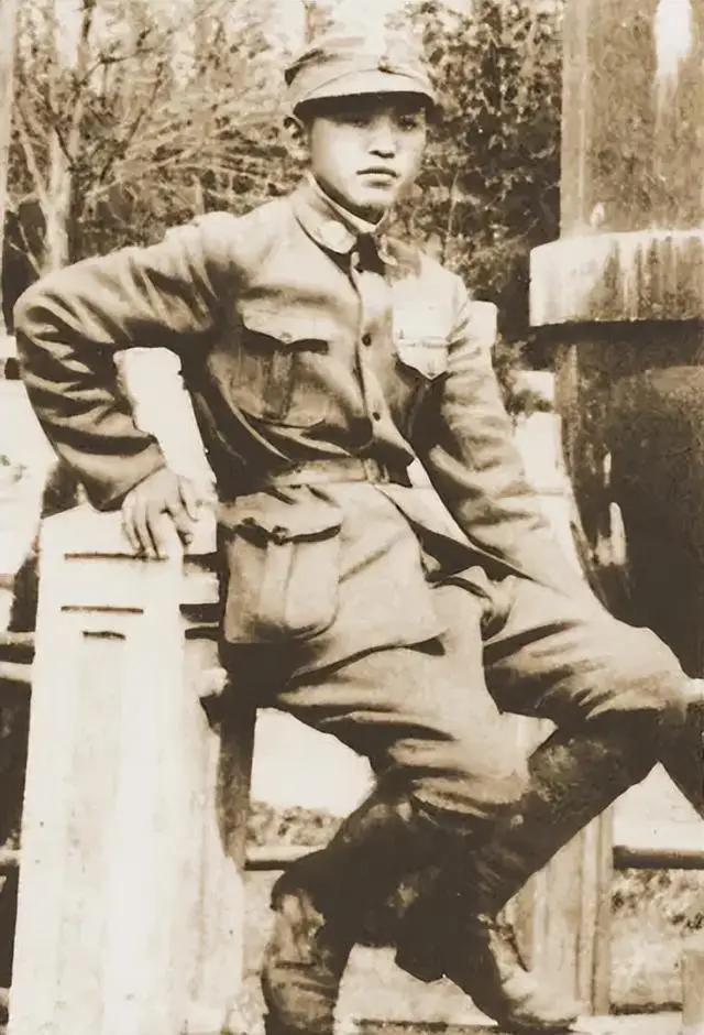 1951年，140师参谋长黎原因为打仗太厉害，资历却不够，军长为了提拔他，接连调