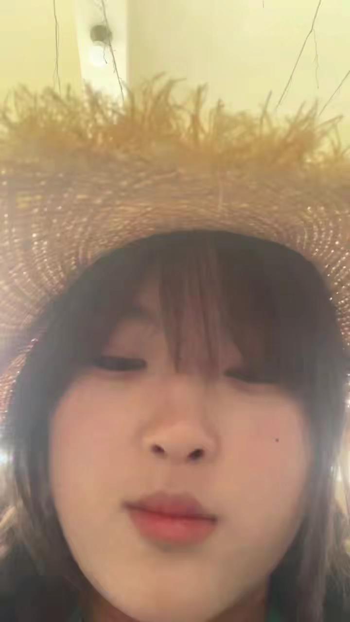 翻相册的时候发现还有前女友的视频好傻好可爱