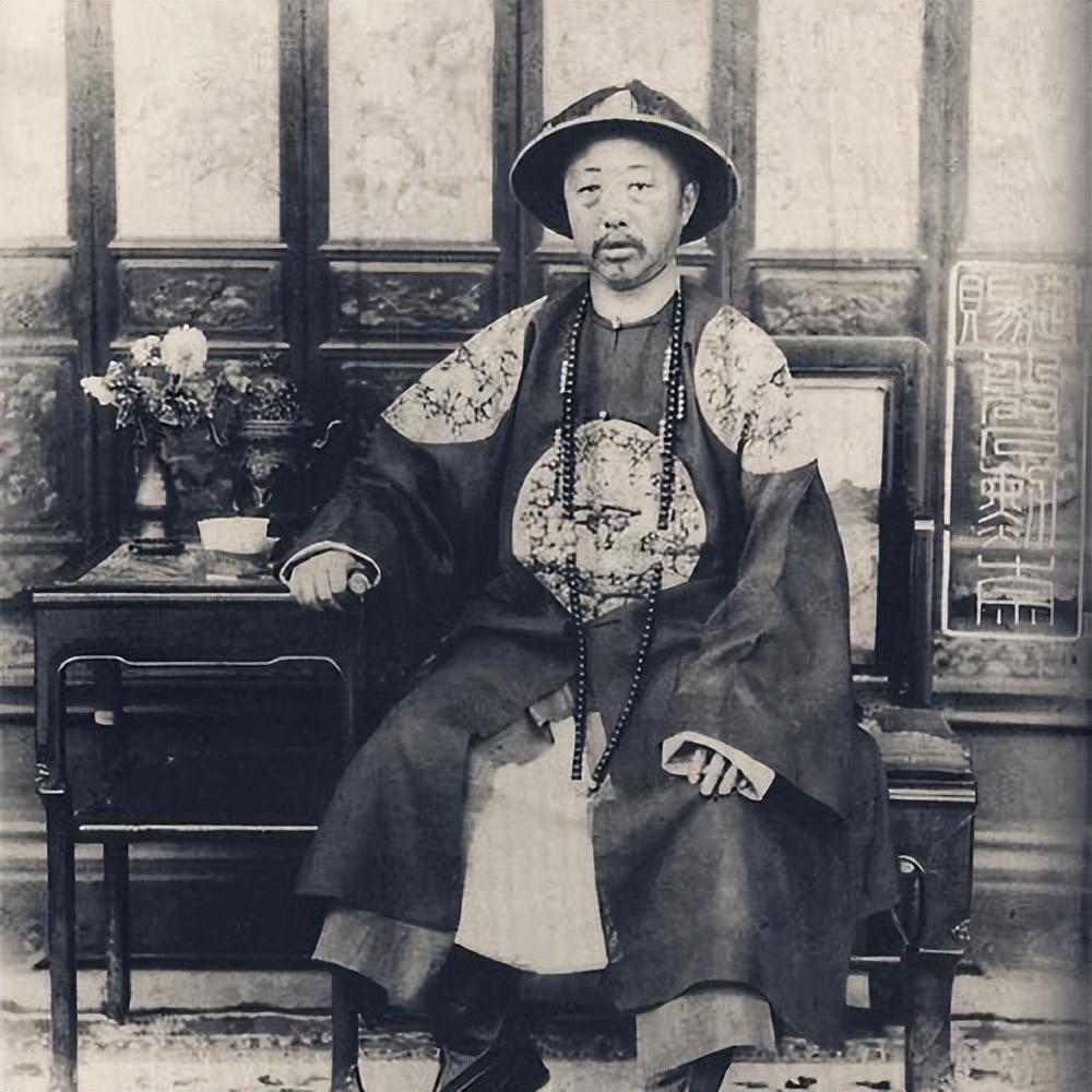 晚清第一完人：天生皇亲贵胄，一生不怒不争，历任肥差不贪不占。慈禧的贴身太监李