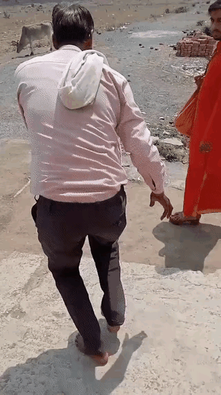 又不靠高种性人吃饭，为什么给这种人磕头？