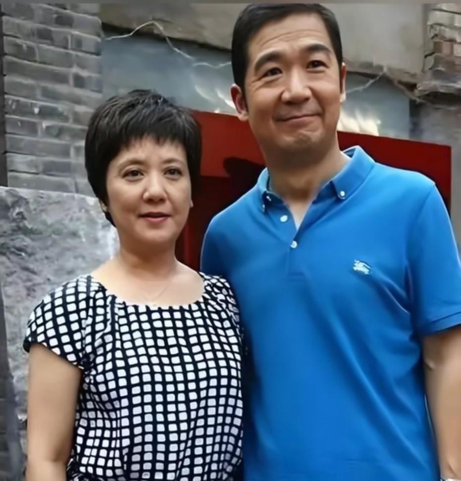 张国立和邓婕，好好的，怎么了？都在说邓婕去了养老院，留下张国立孤零零的一个人