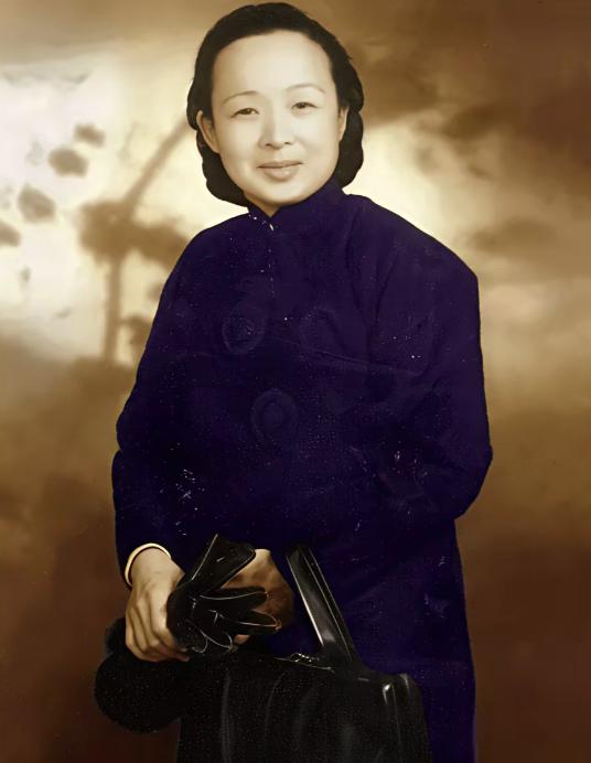 1949年，谢晋元的遗孀向陈毅要了一个房子，陈毅就把吴淞路466号送给她，几天后