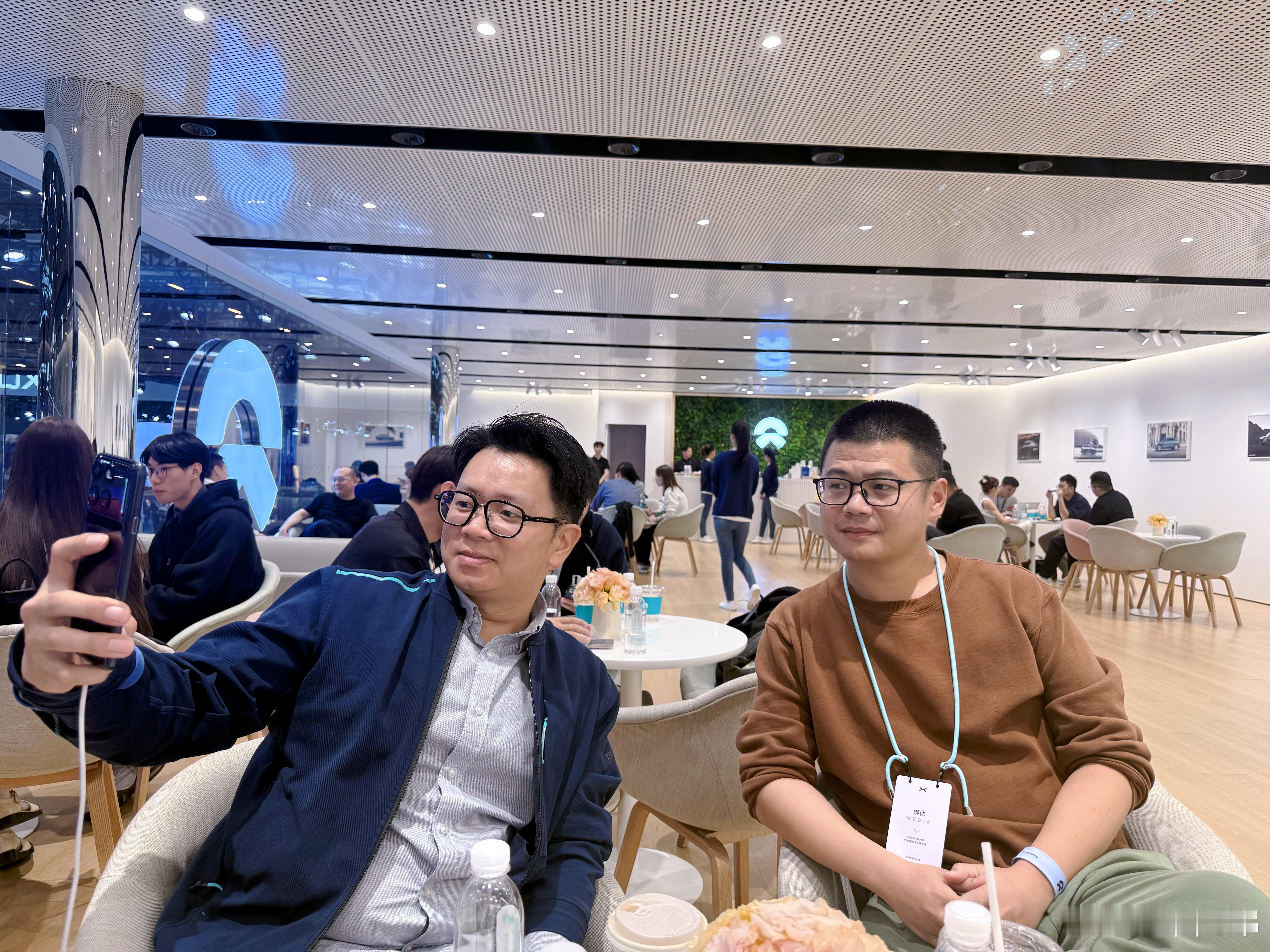 车展和老编辑聊了一会儿