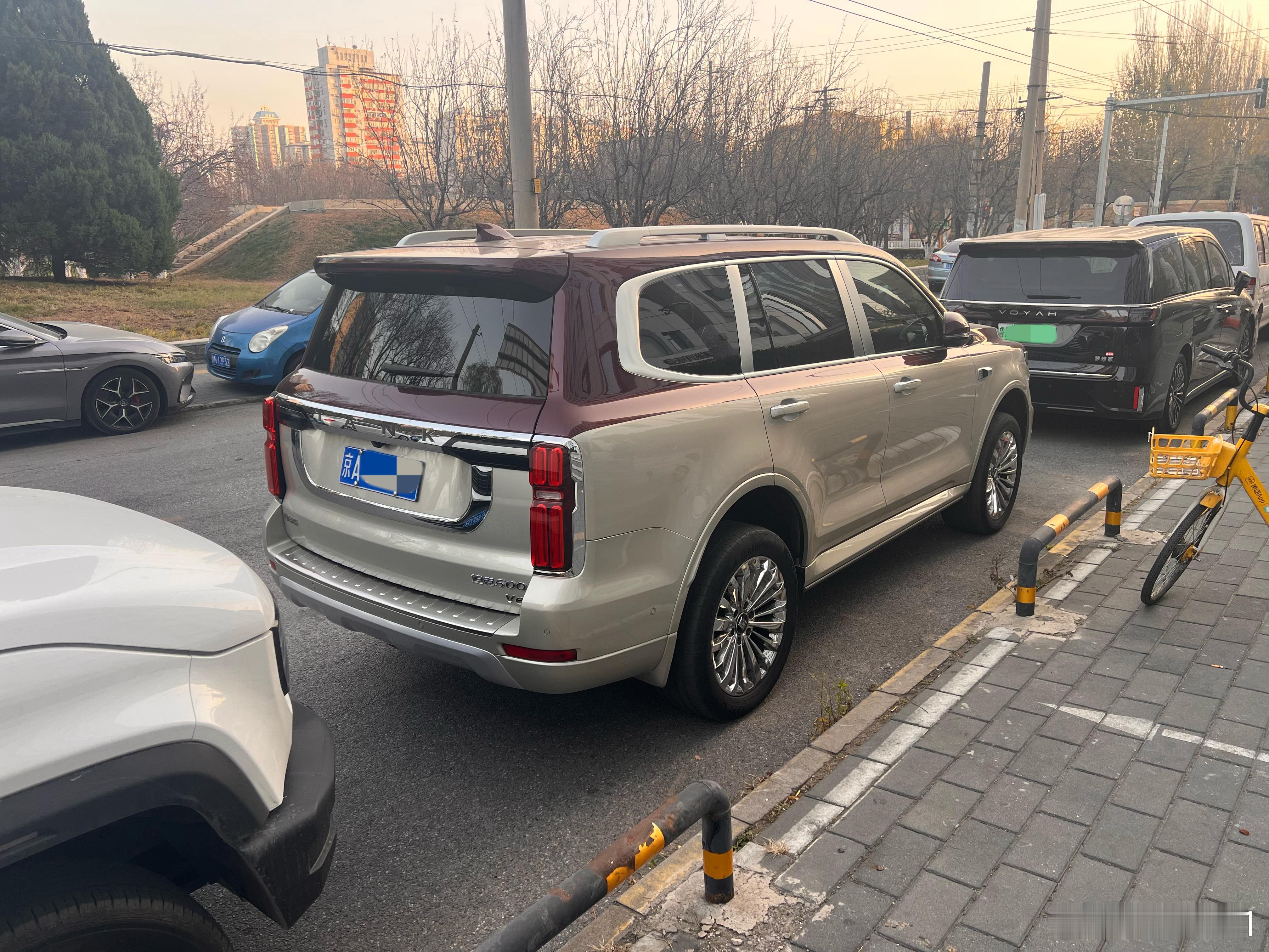 有闺蜜家里看上了坦克500想买（并不越野），深谙买车心理学的我完全不会去argu