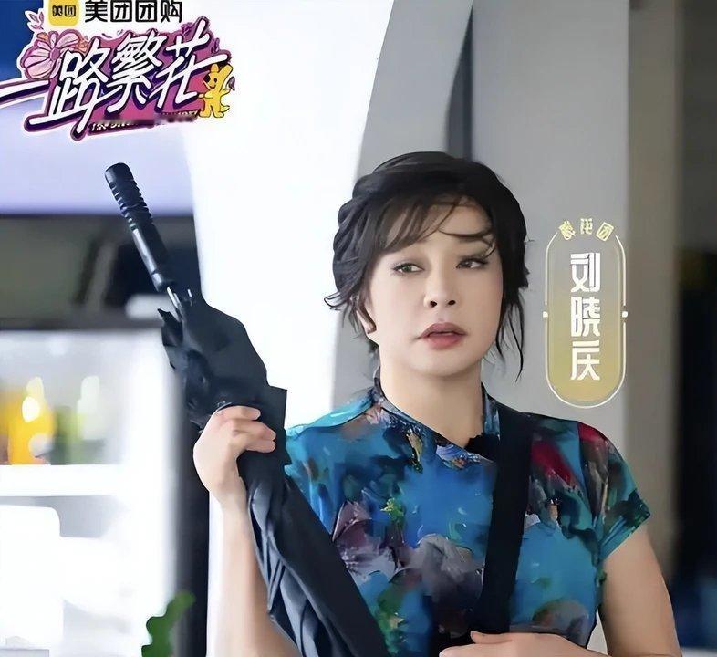 75岁刘晓庆依然一头秀发，张柏芝问她几天洗次头，她说一礼拜俩次《一路繁花2》里那