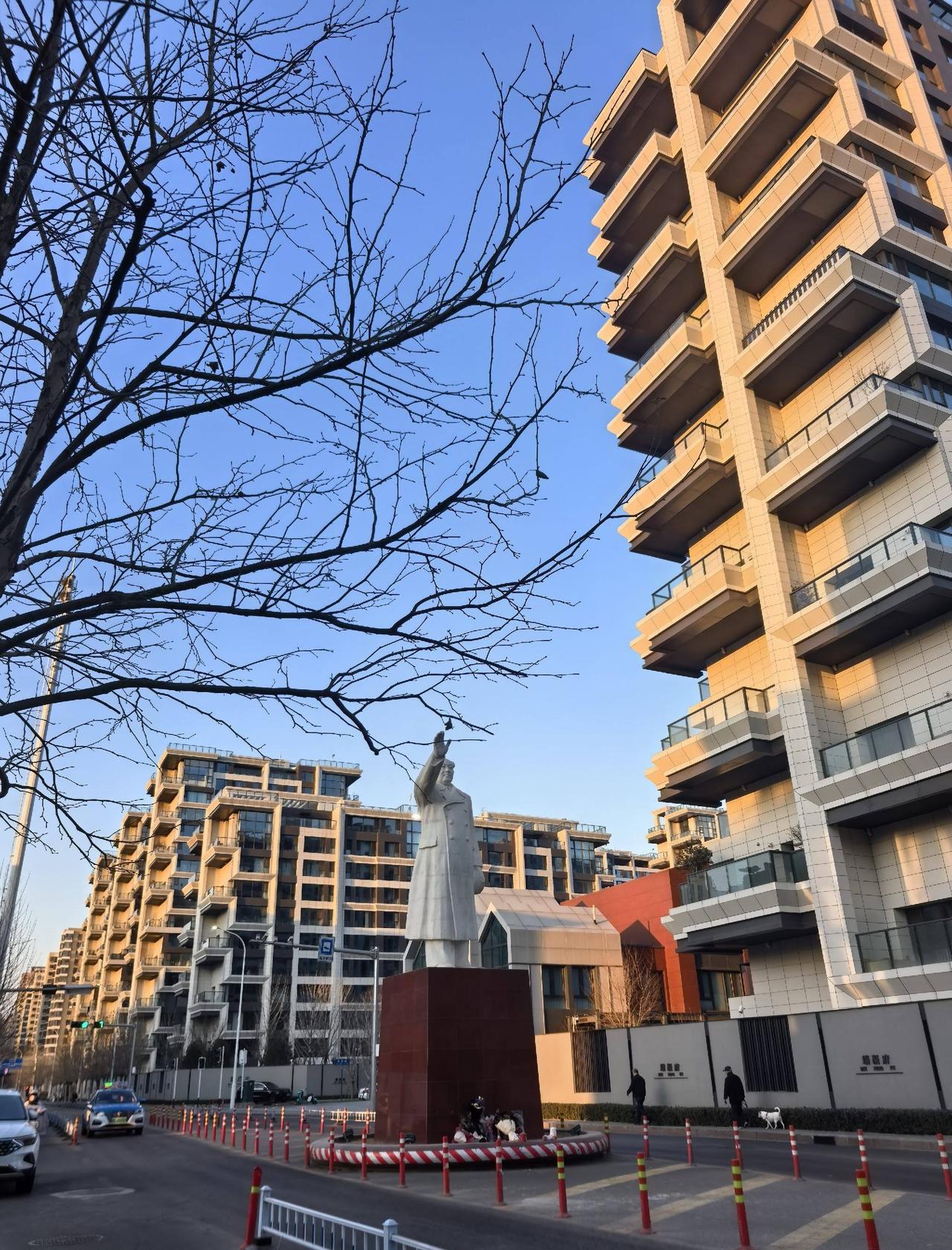 📍石家庄城发投瑞凝府很有特点的楼，在石家庄市区，叫做瑞凝府。家家有露台