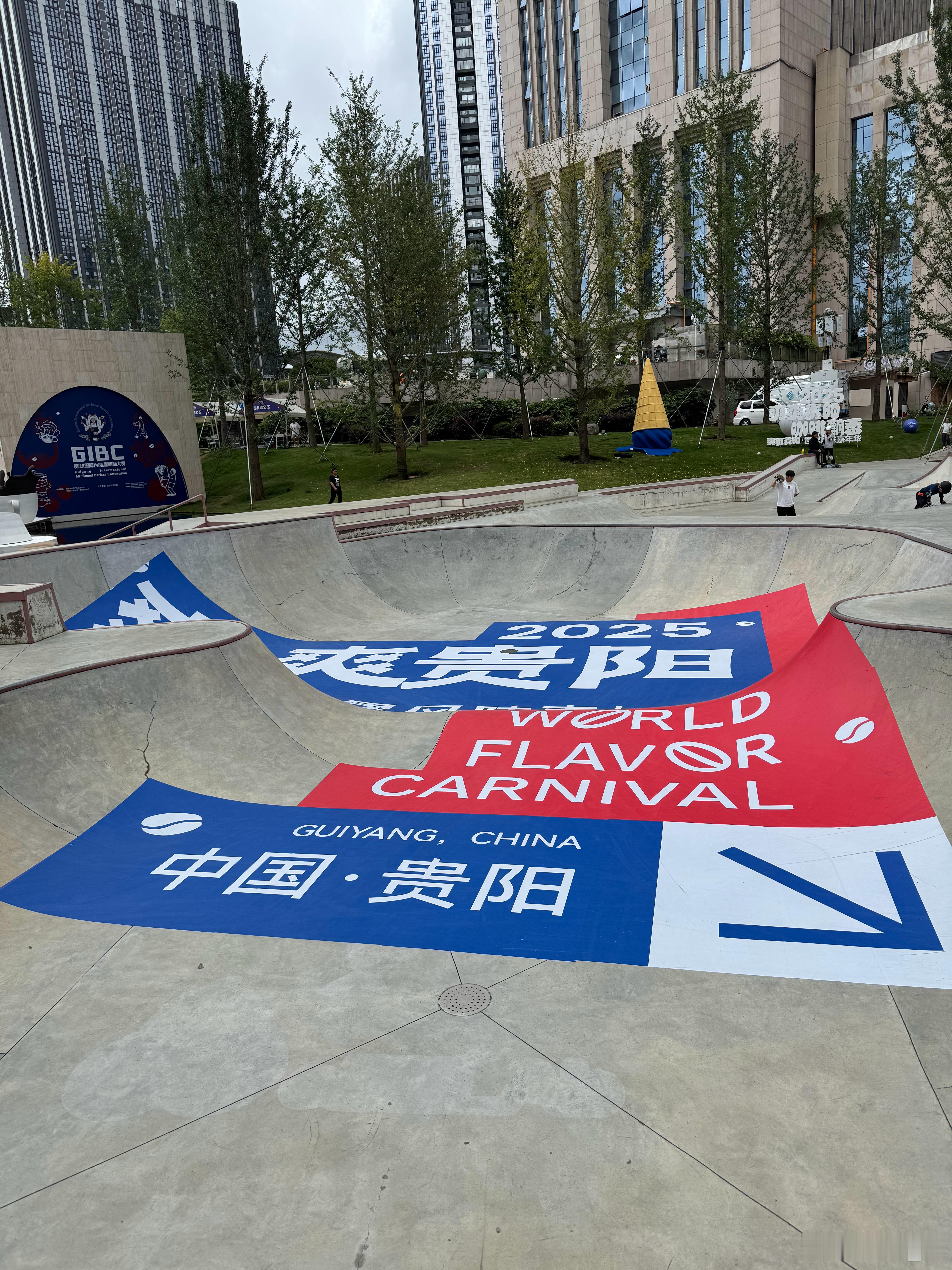 贵阳太火了，遭不住了，虽然很凉快但是架不住人太多，明天回上海吧。​​​