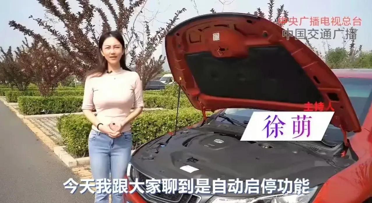 著名书画家范曾的娇妻徐萌北漂时的工作照，青春靓丽，身材好，然而她的事业并没有太大