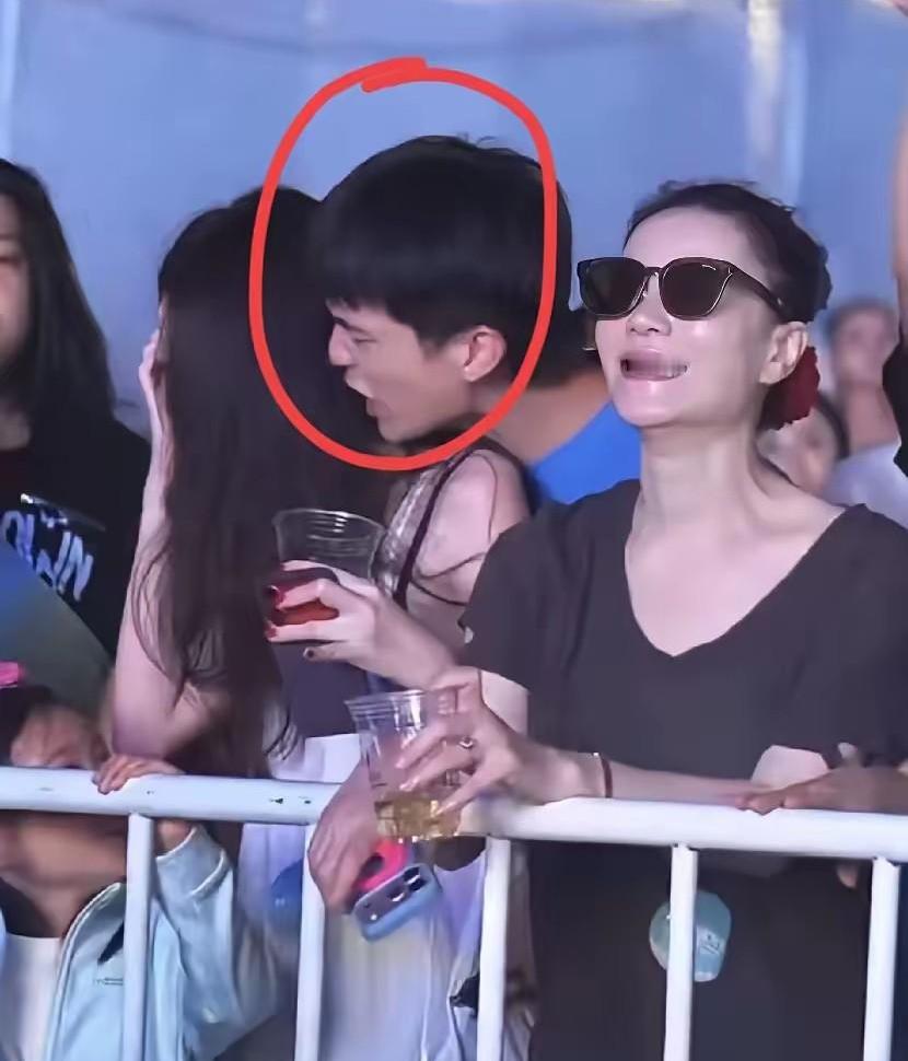 李亚鹏这回是真坐不住了。老话都说女儿是父亲的心头肉，自家刚满二十、连恋爱大概率都没正经谈过的小姑娘，