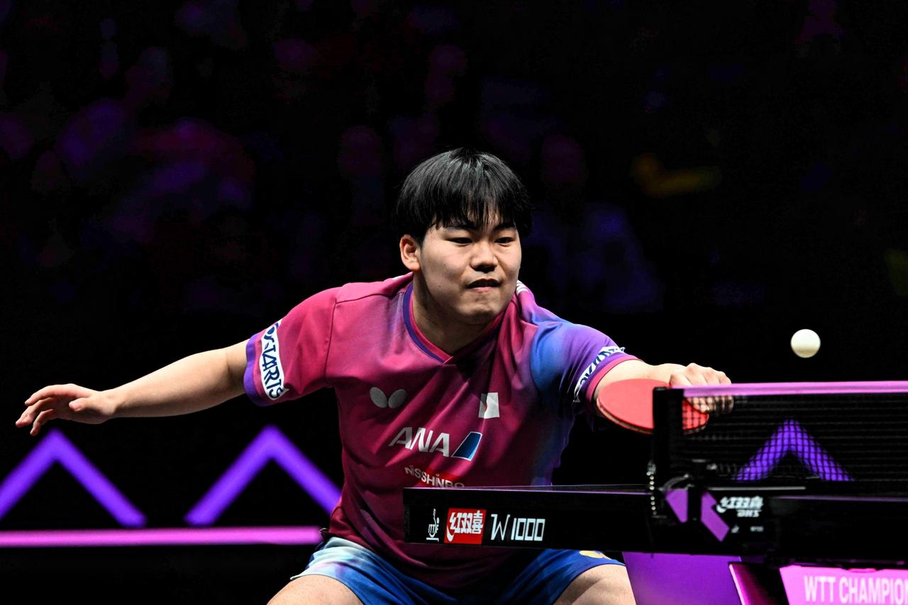 王楚钦和松岛辉空的技术特点分析王楚钦（左手横板·世界第1）核心打法：反