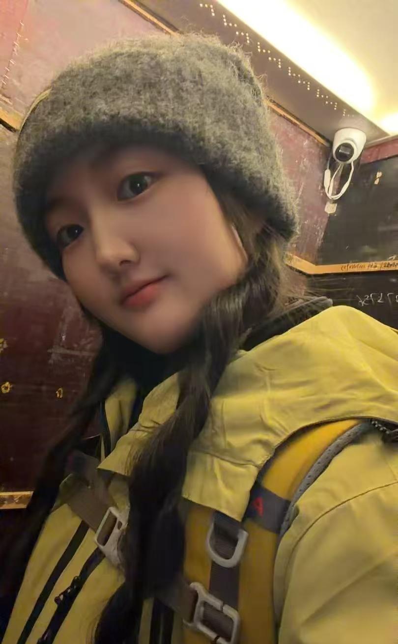 雪天轻装走小鳌太，疑似五人团4人失联，其中一名女生3号发信息在青峰侠，然后失联。