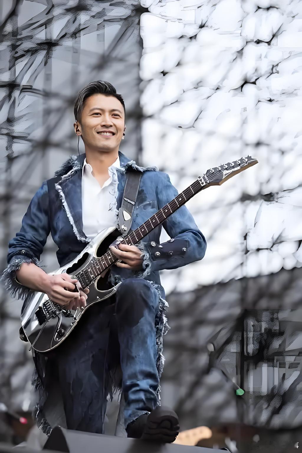 谢霆锋这波操作，真把娱乐圈“讲义气”仨字焊死了！英皇水深火热欠了一屁股债，这位爷