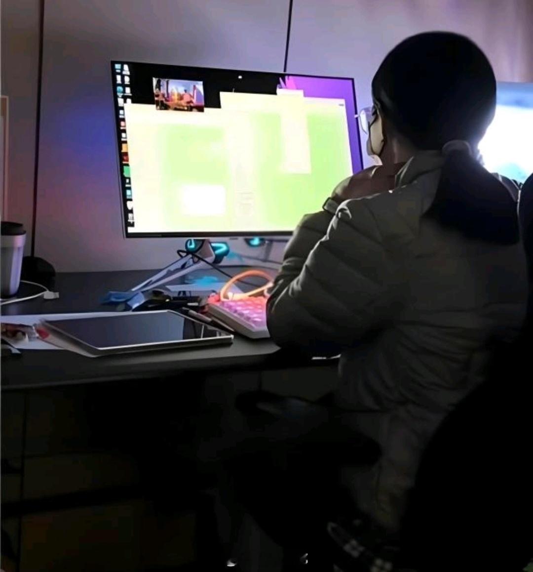 女生每天去电竞馆学习获免费上网新疆阿勒泰一女生因备考没电脑，每天泡电竞馆学习十余