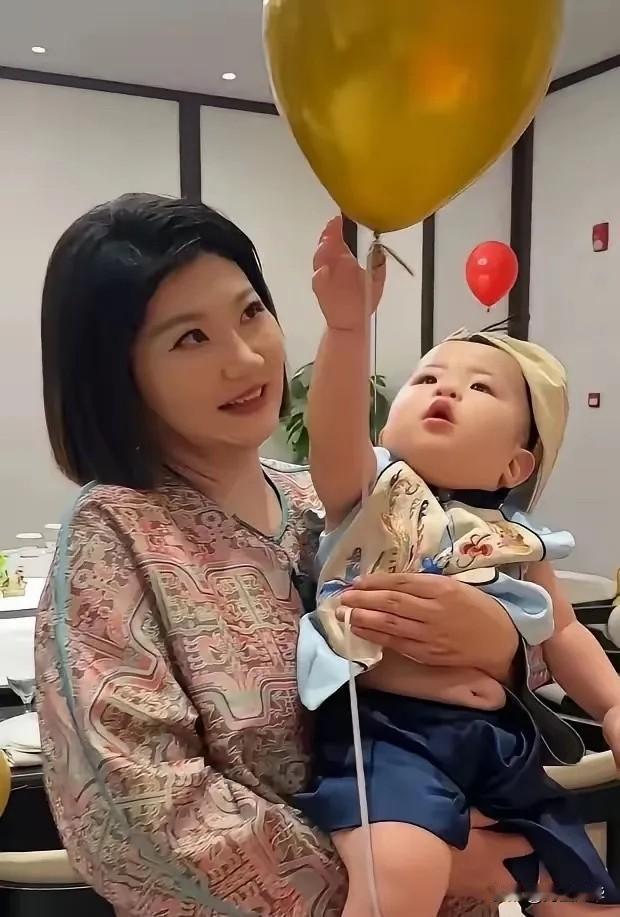 王暖暖被120抬走：她熬过悬崖生死，却没躲过身体里藏了6年的刀5月7日下午，王