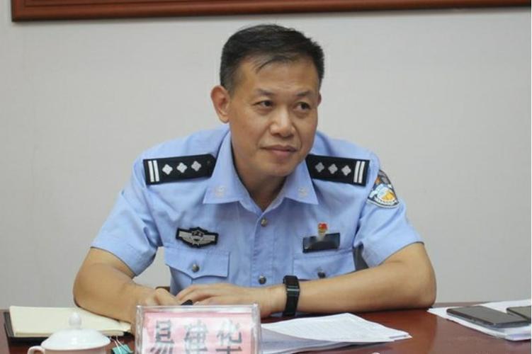 一位老公安说：“在互联网上，只要你点过外卖、挂过号、租过车、寄过快递——你的姓名