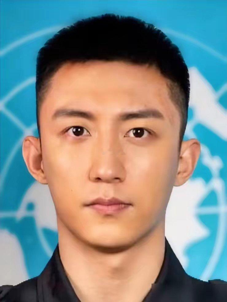 黄景瑜的“狠”，真不是演出来的。都说他是英雄后代，背景不凡。其实人家16岁就离家