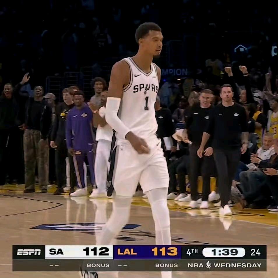 湖人今天又赢球了，客场五连，只要保持势头，能够长期西部前三！关键是战胜强敌马