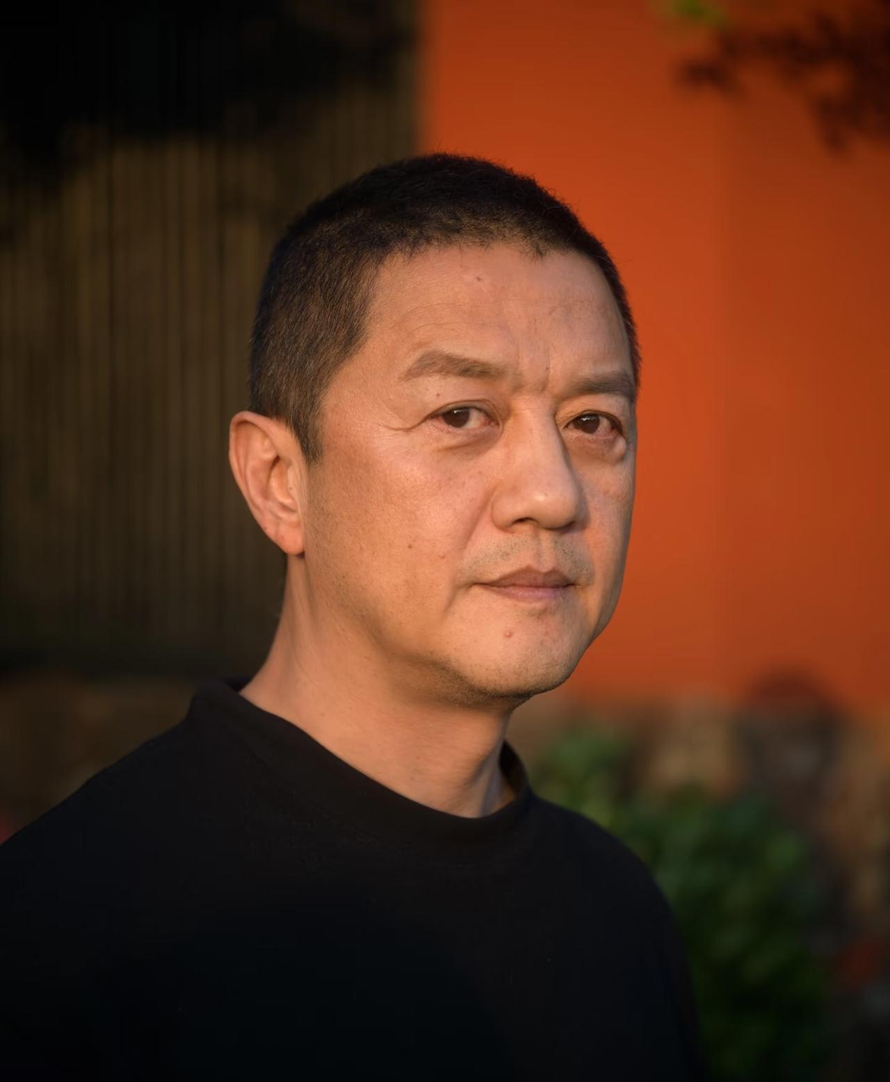 李亚鹏为啥一直单身？背后的原因真没你想的那么简单！当年那个在《笑傲江湖》里挥