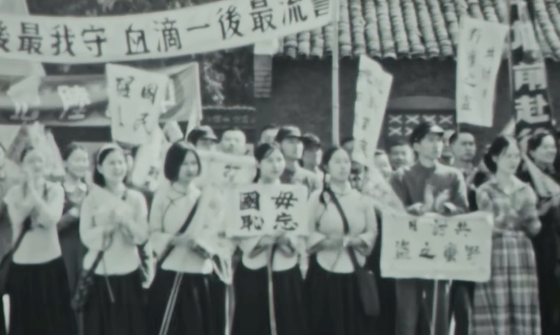 为什么疯狂推荐得闲谨制，因为它真正的在讲人民这次来聊聊女性角色在这部抗日作品中的